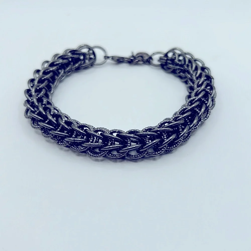 Simply Vera Twisted Gunmetal Chain Bracelet